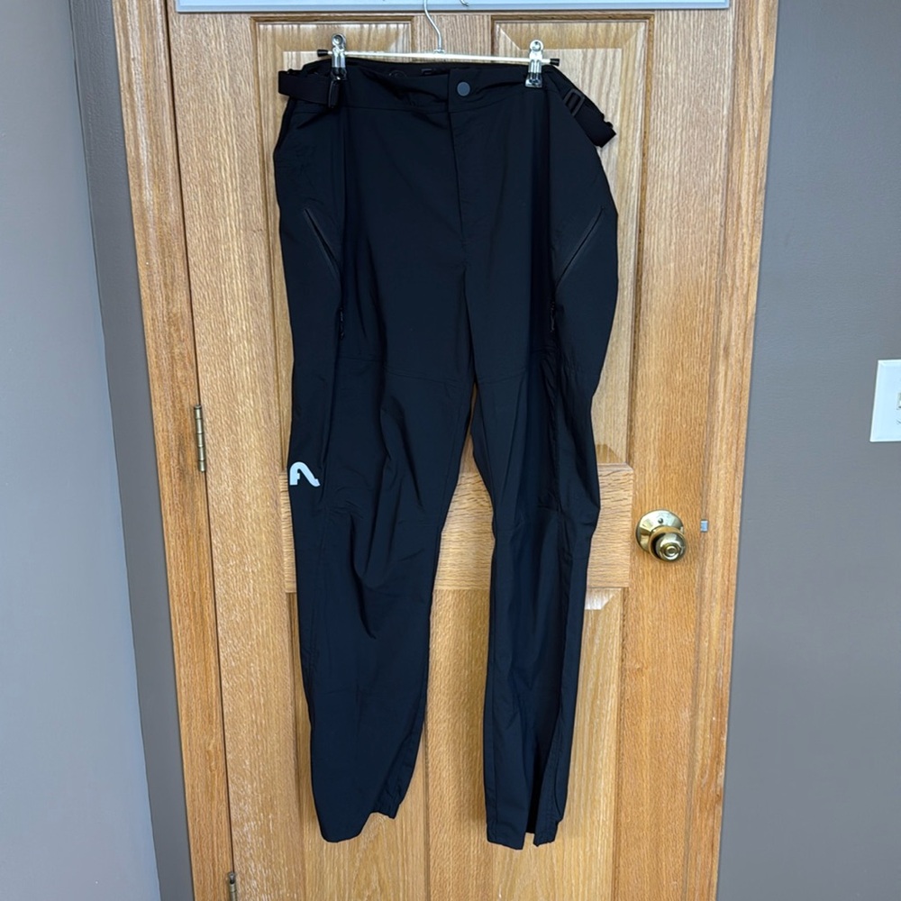Flylow mountain bike pants, excellent condition!